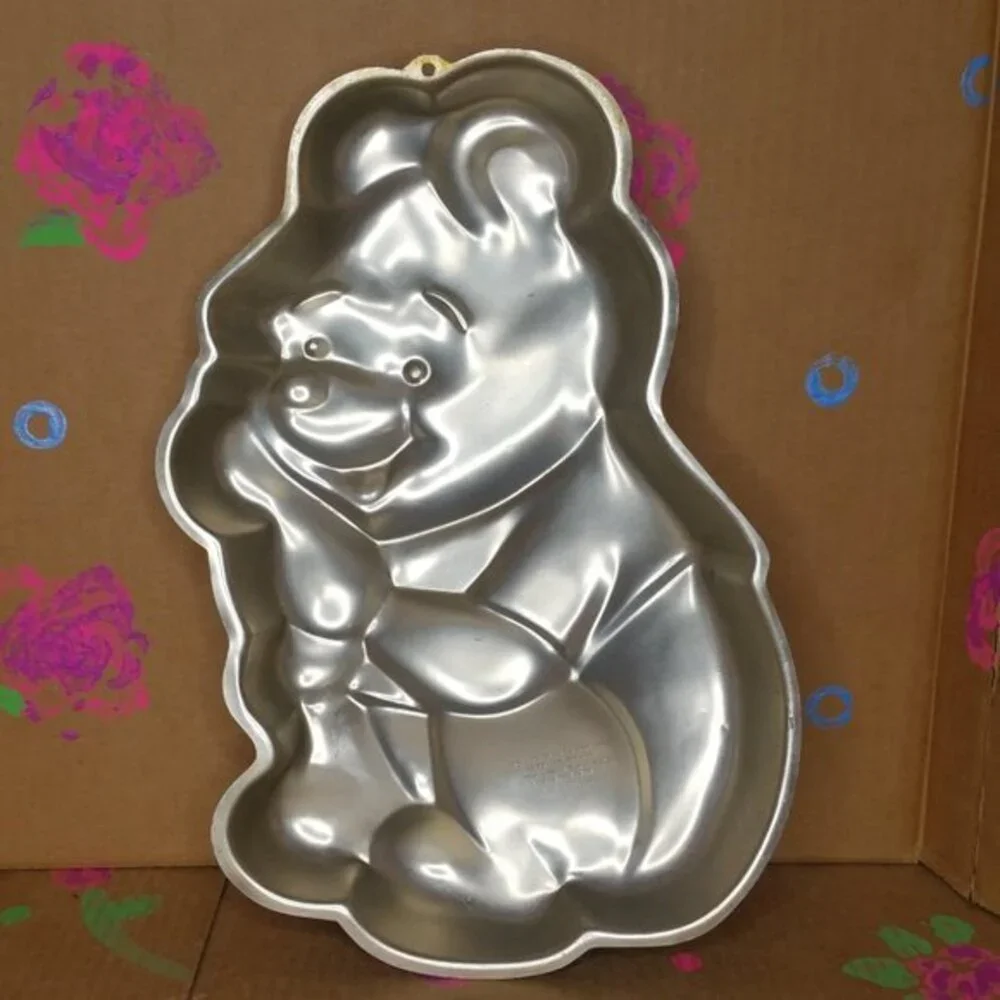 WILTON Winnie The Pooh Gold Cake Pan 515-401